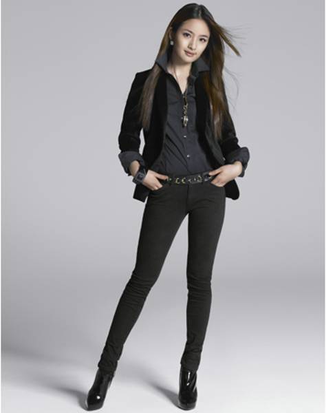 女明星林依晨广告代言宣传照