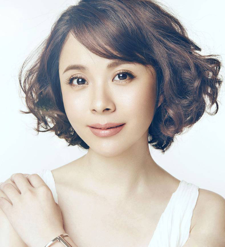 演员杨若兮尽显小女人温婉写真照片