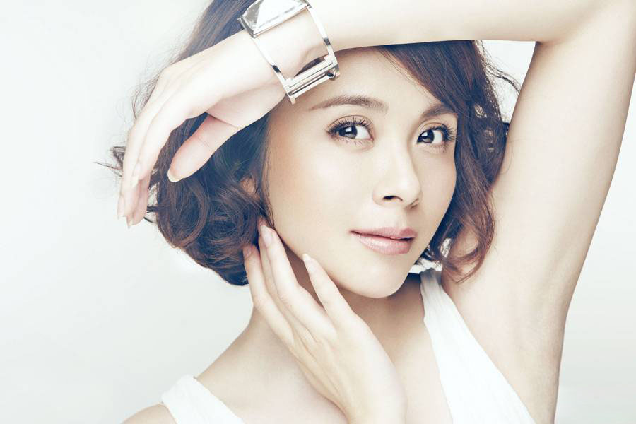 演员杨若兮尽显小女人温婉写真照片