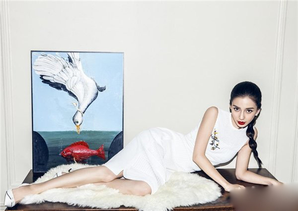 Angelababy最新红唇诱惑时尚封面写真