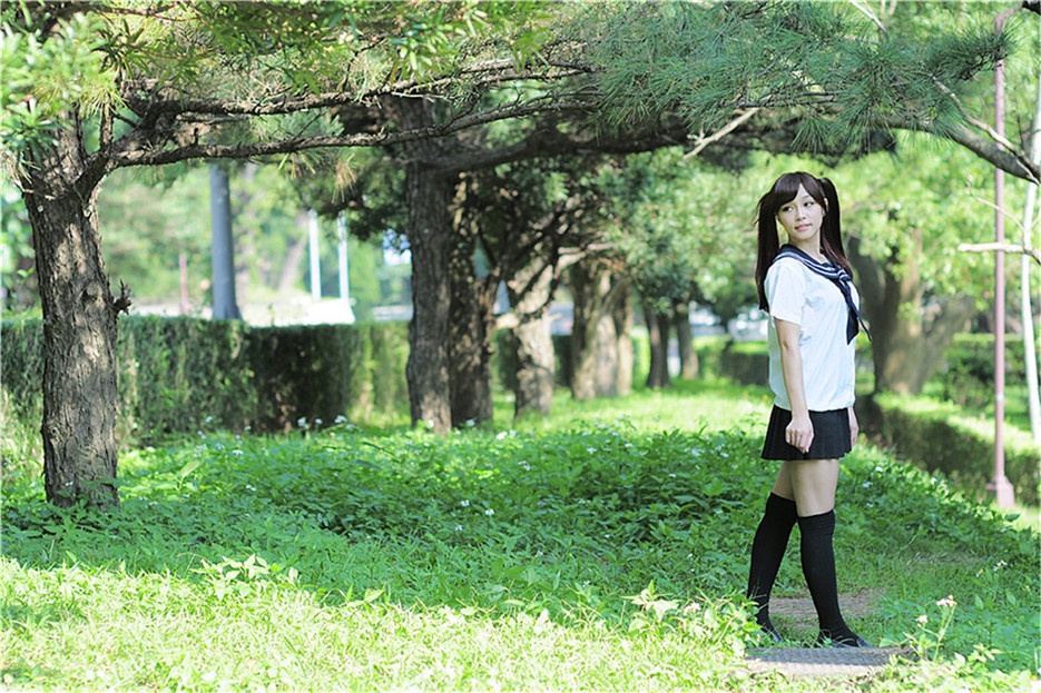 清纯甜美校花户外唯美迷人写真