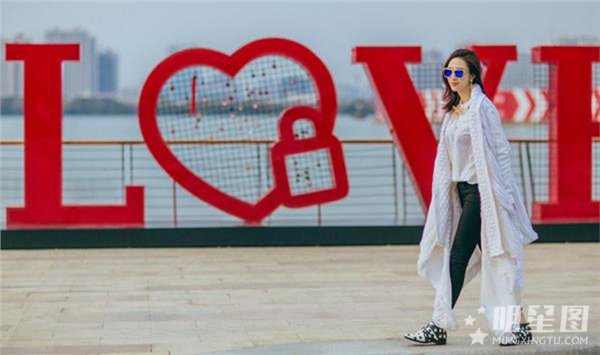 张俪时尚个性LOVE系列写真大片