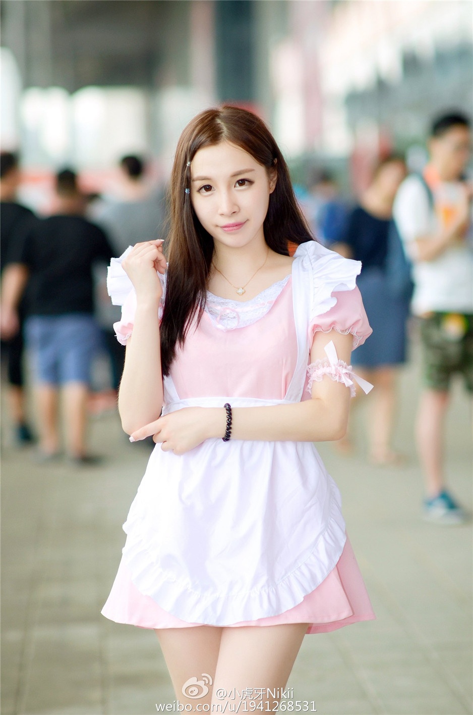90后清纯甜美校花小虎牙Nikii生活照
