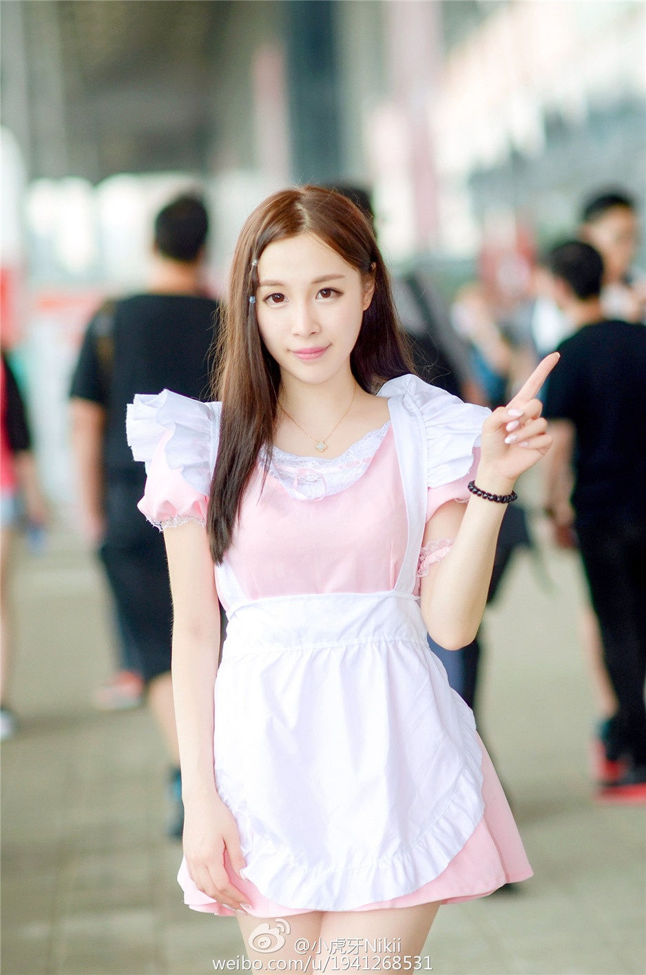 90后清纯甜美校花小虎牙Nikii生活照