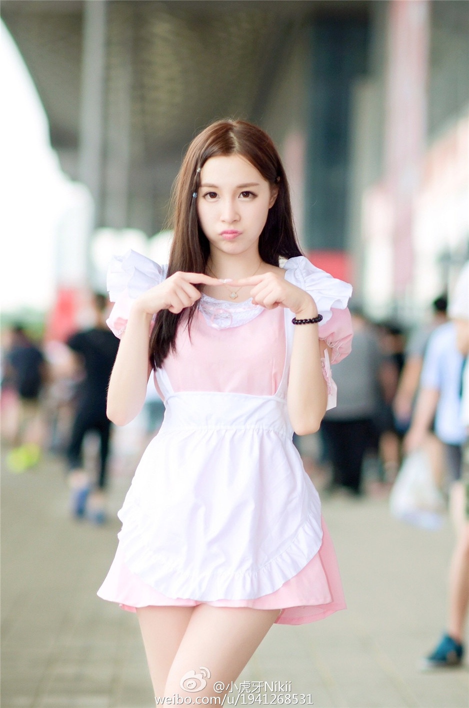 90后清纯甜美校花小虎牙Nikii生活照