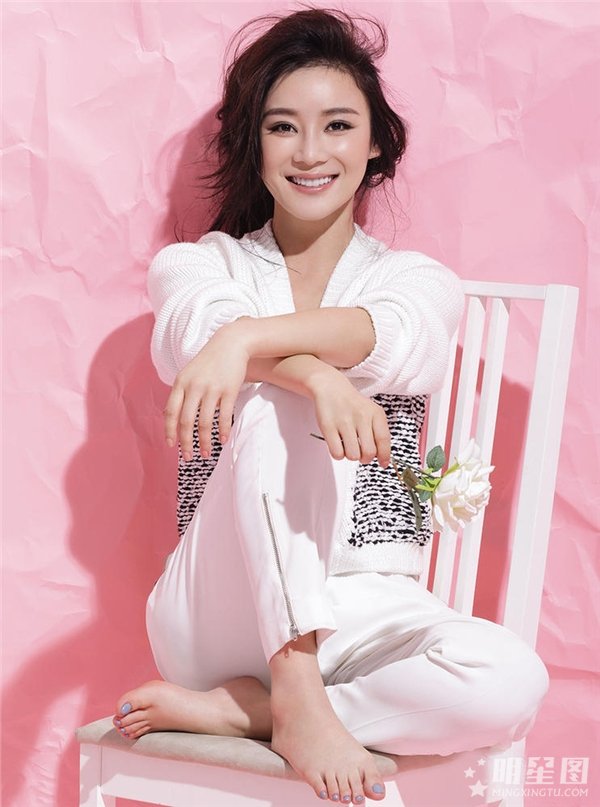 袁姗姗粉嫩时尚写真照