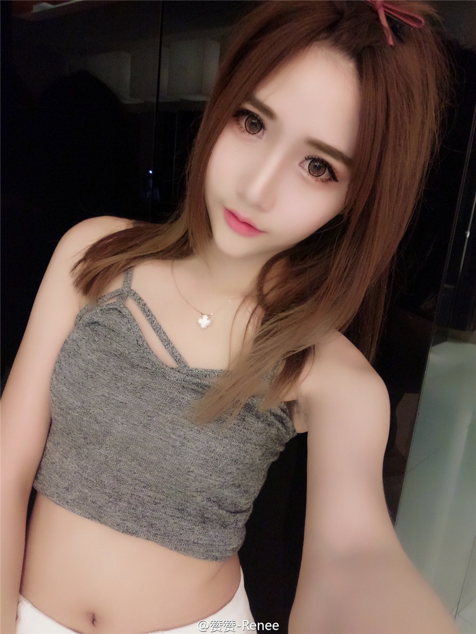 90后非主流大眼美女塞塞塞Ace自拍照