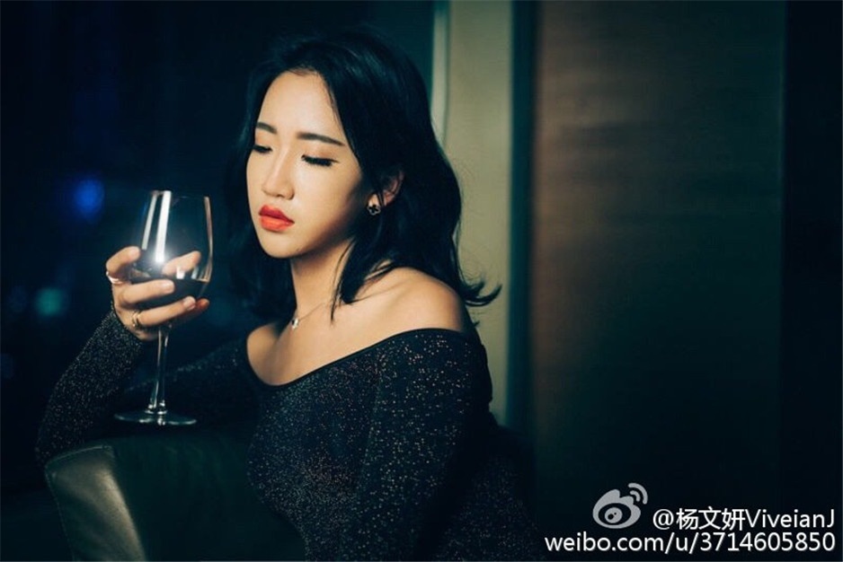 性感嫩模杨文妍迷人写真照