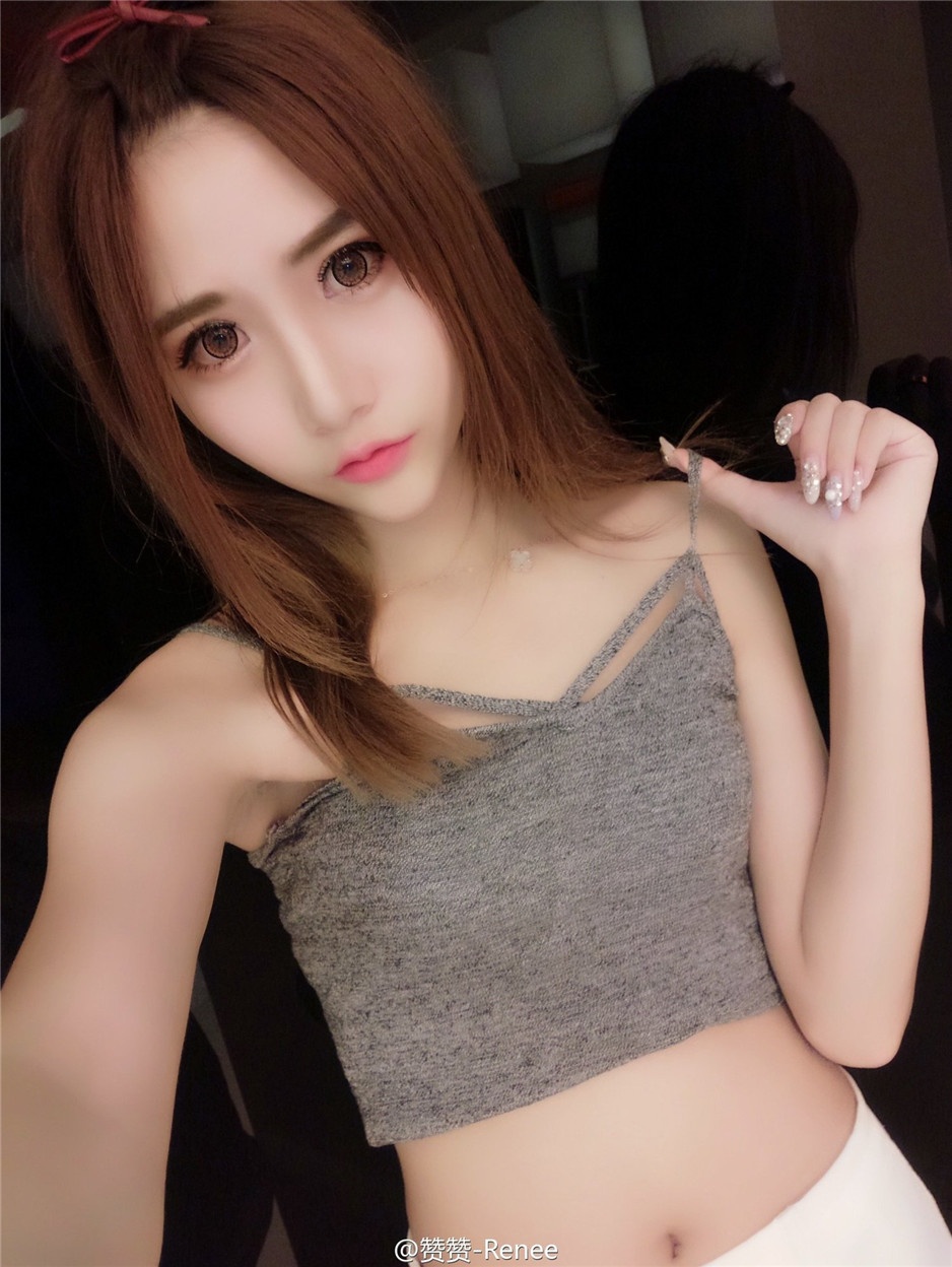 90后非主流大眼美女塞塞塞Ace自拍照