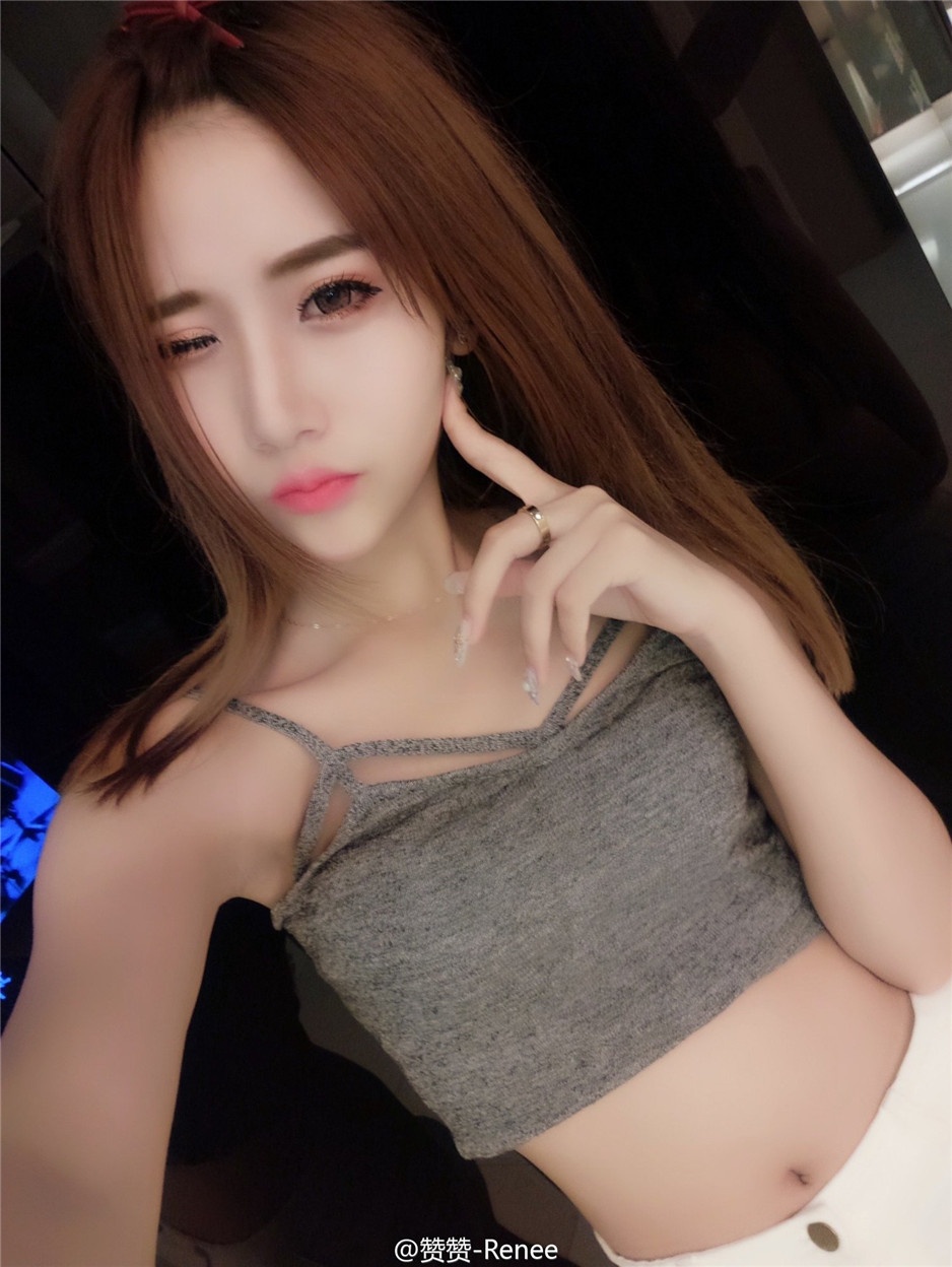 90后非主流大眼美女塞塞塞Ace自拍照