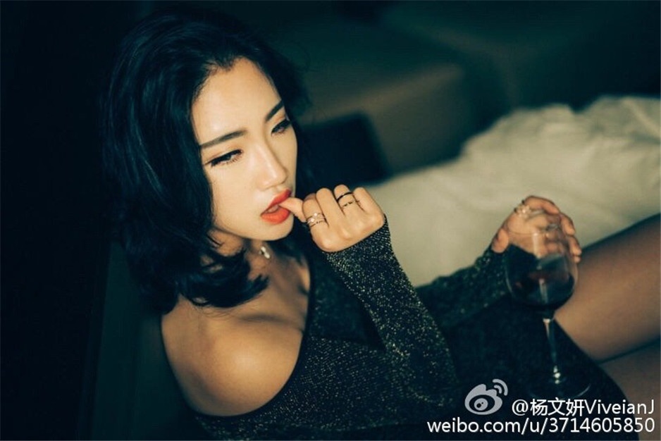 性感嫩模杨文妍迷人写真照