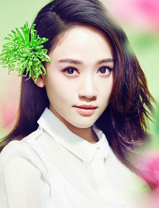 陈乔恩化身暖心糖果美人娇俏可爱写真大片