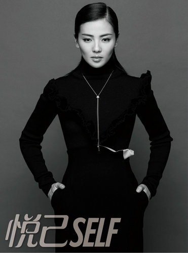 御姐刘涛登双刊封面 妆容精致冷艳迷人