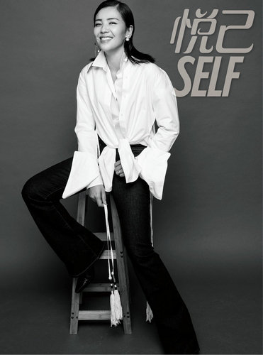 御姐刘涛登双刊封面 妆容精致冷艳迷人