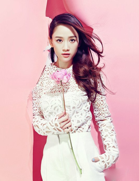 陈乔恩化身暖心糖果美人娇俏可爱写真大片