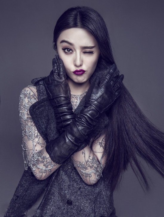 范冰冰深色系的娇媚杂志封面写真