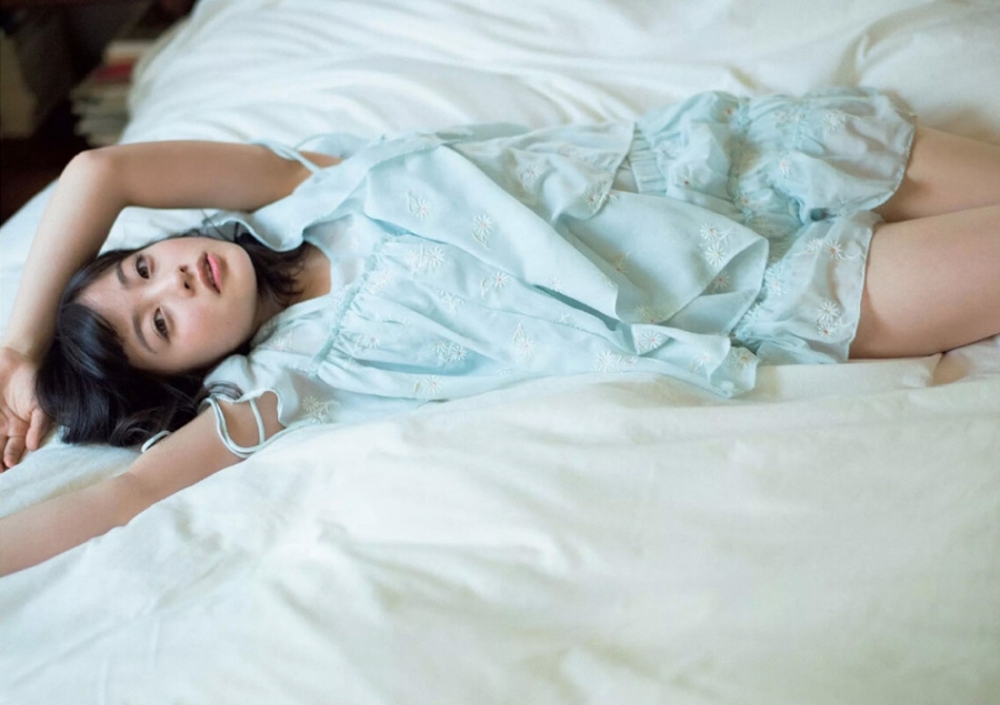 桥本环奈曝新写真 天使般笑容清纯可爱