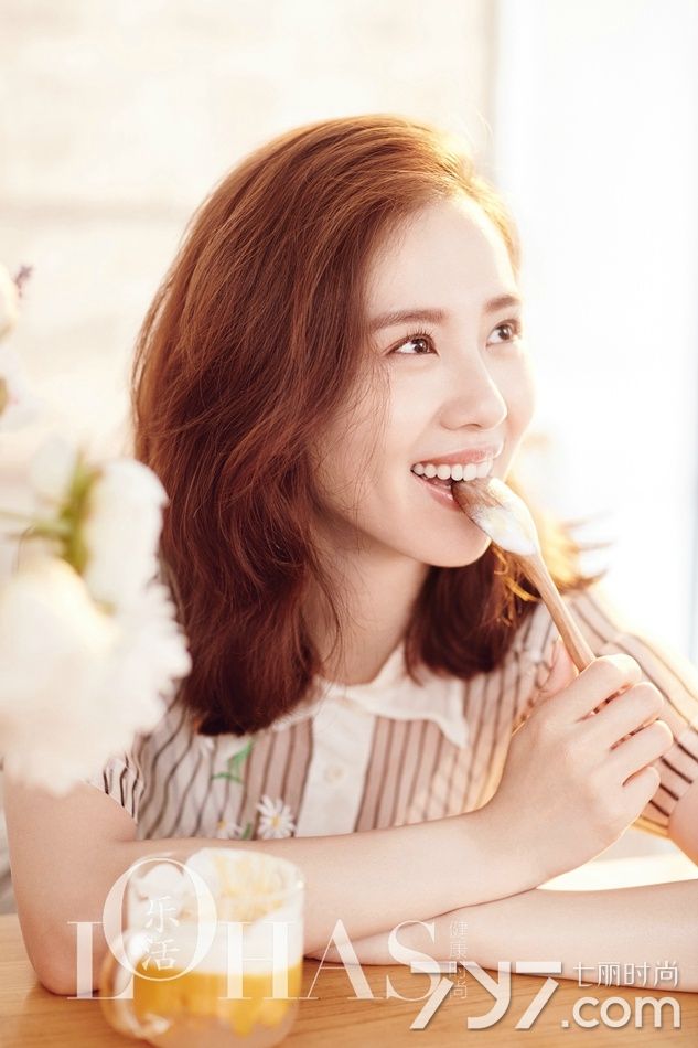 刘诗诗《乐活》封面大片曝光 暖阳下露浅浅笑容