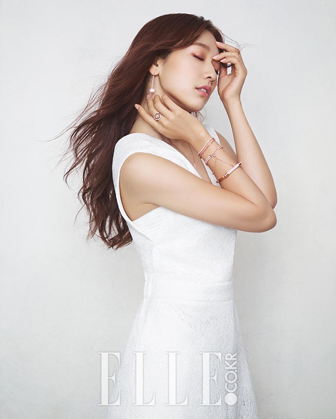 女神驾到！朴信惠最新时尚写真