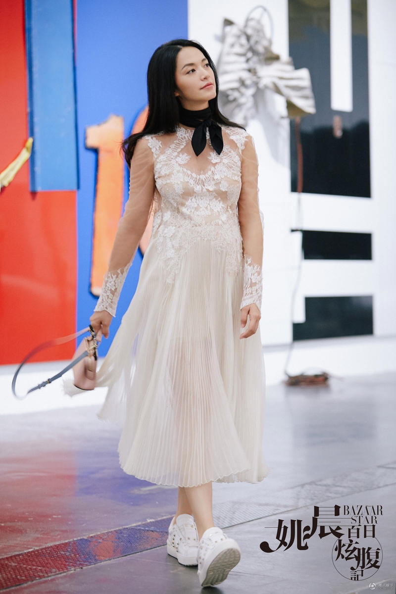 姚晨挺着大肚子拍写真 怀孕了也一样美