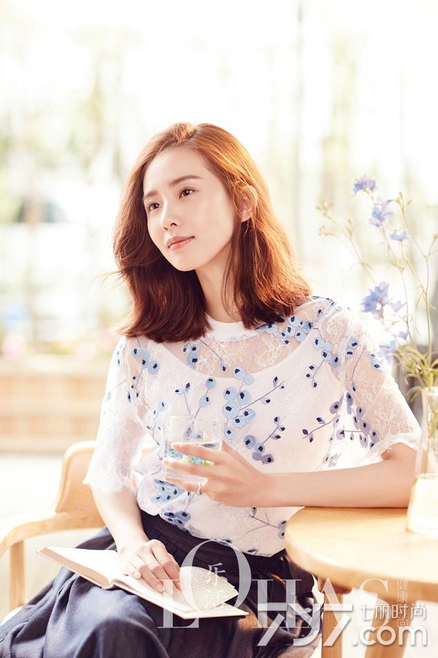 刘诗诗《乐活》封面大片曝光 暖阳下露浅浅笑容