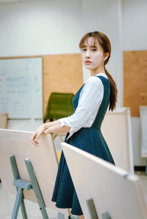 北电校花白澜画室写真曝光