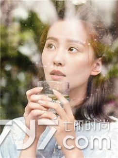 刘诗诗《乐活》封面大片曝光 暖阳下露浅浅笑容