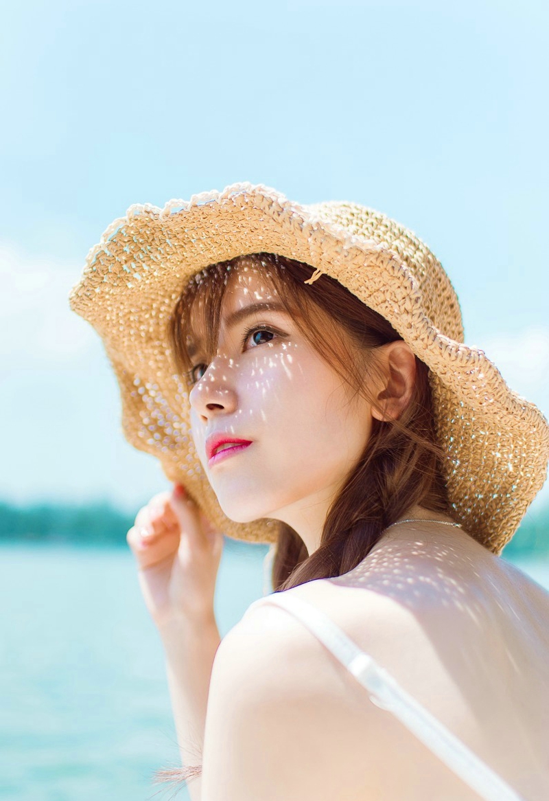 明媚阳光下的精致脸庞少女漂亮吸睛