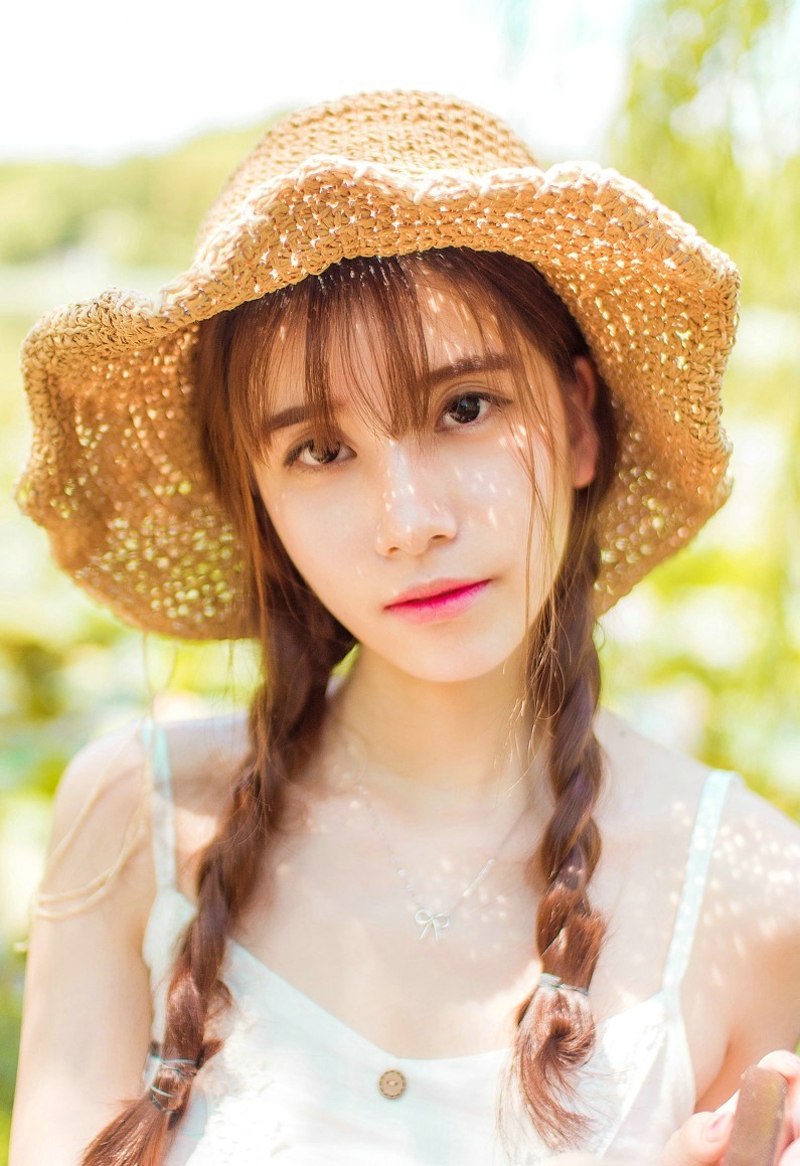 明媚阳光下的精致脸庞少女漂亮吸睛