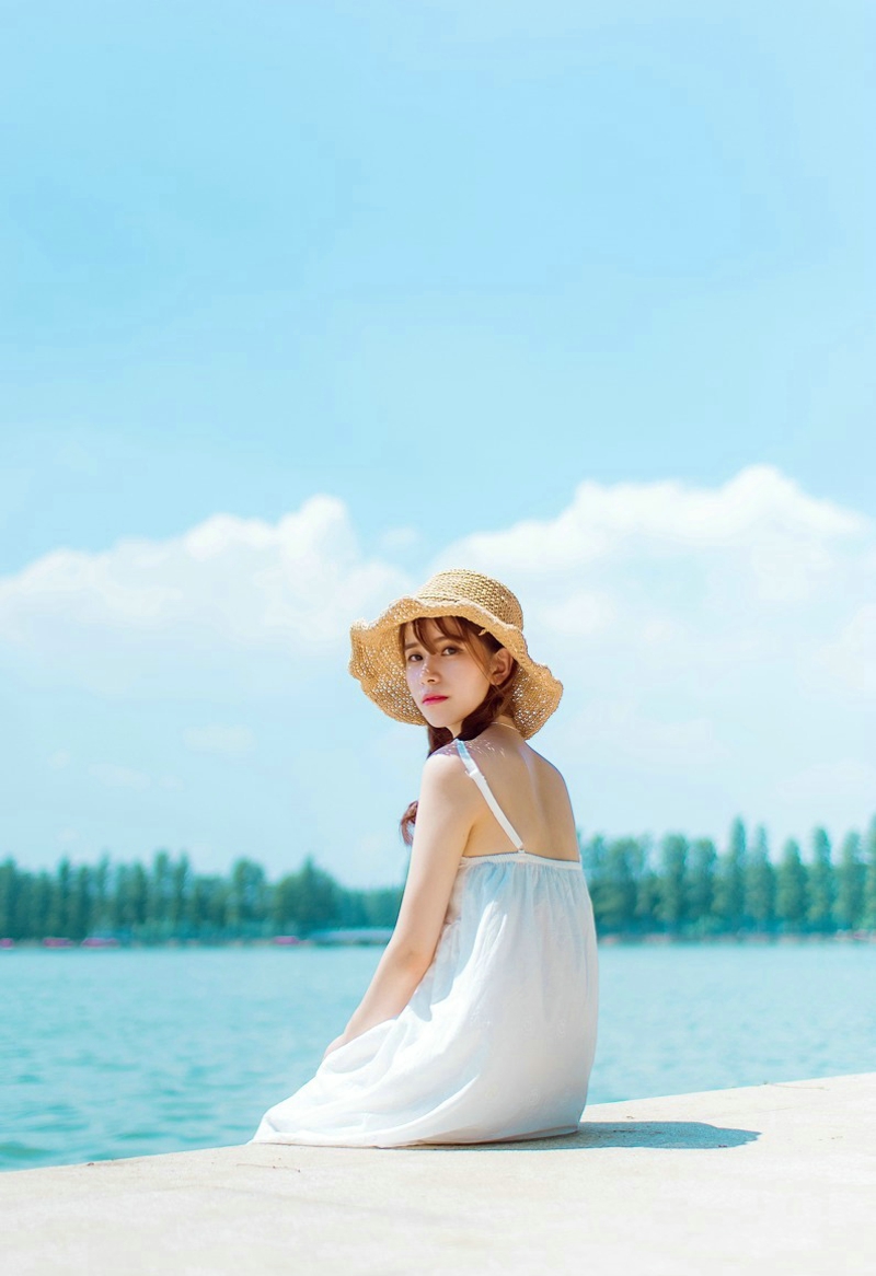 明媚阳光下的精致脸庞少女漂亮吸睛