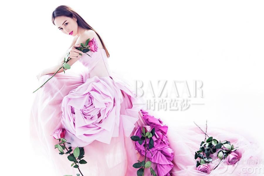 张钧甯最新春日写真 繁花簇拥优雅气质美如仙
