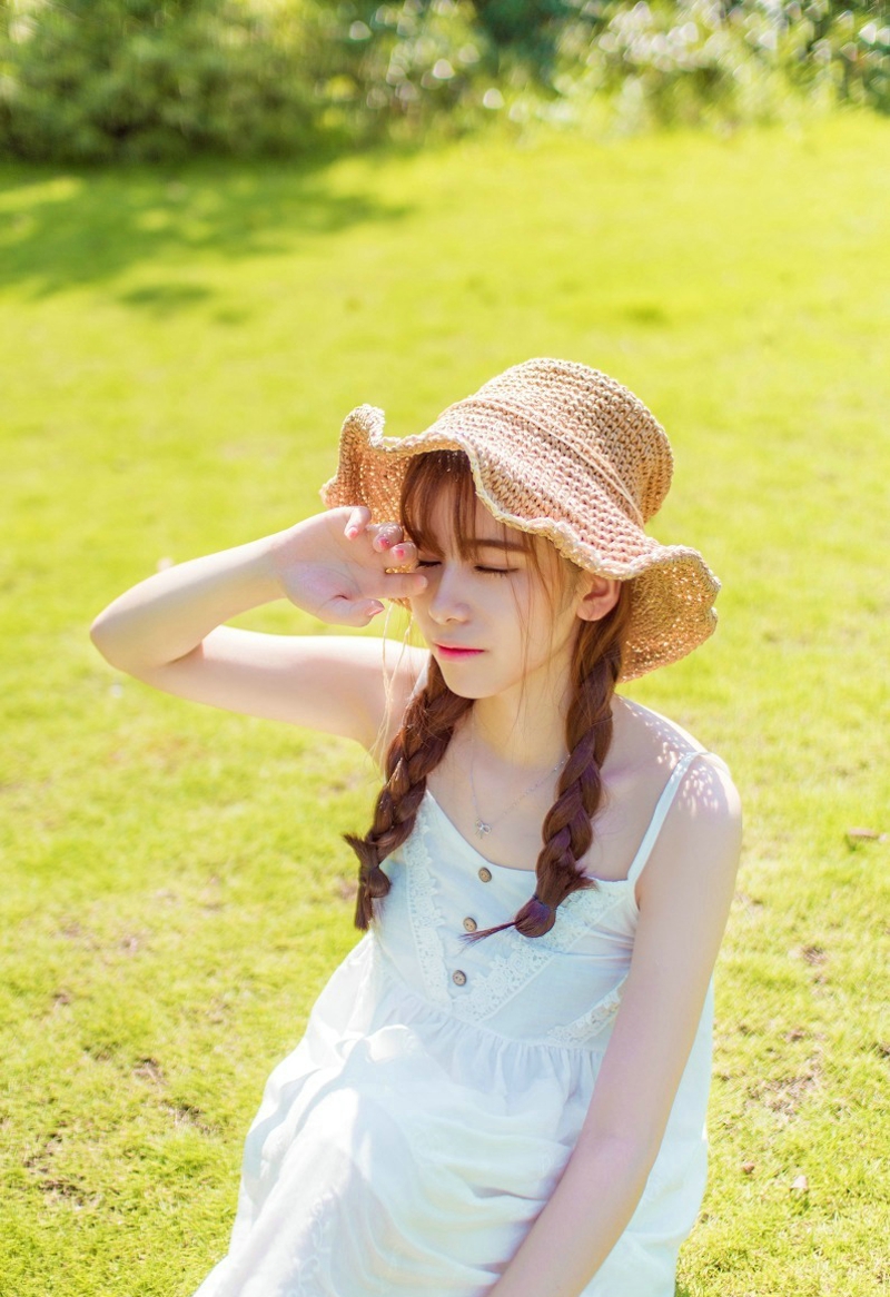 明媚阳光下的精致脸庞少女漂亮吸睛