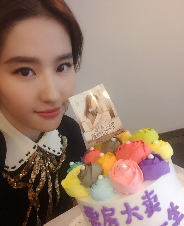 白得发亮!刘亦菲直播素颜无PS美得冒泡