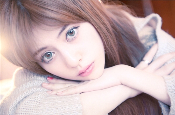 街头上的森系美女文艺淡雅写真