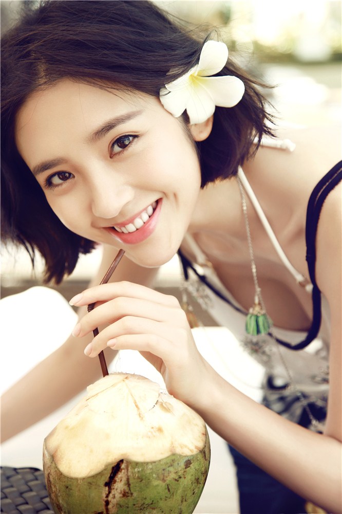 唐艺昕小白裙也可爱