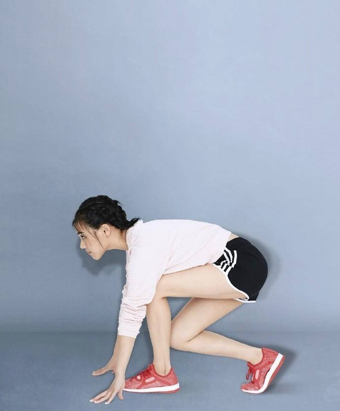 马思纯靓丽运动大片 “阿宁”秀健美好身材