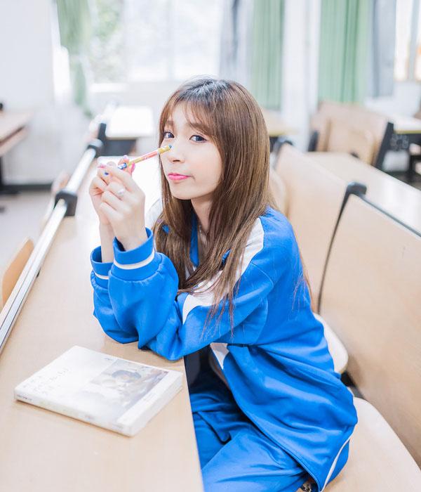 韩国学生美眉气质清纯校园写真
