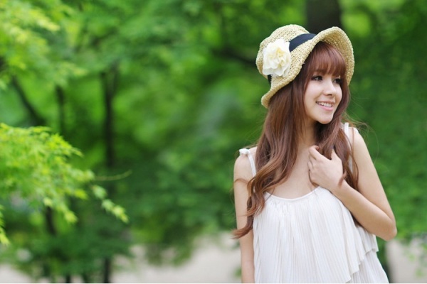 漂亮MM林间清新自然随拍图集