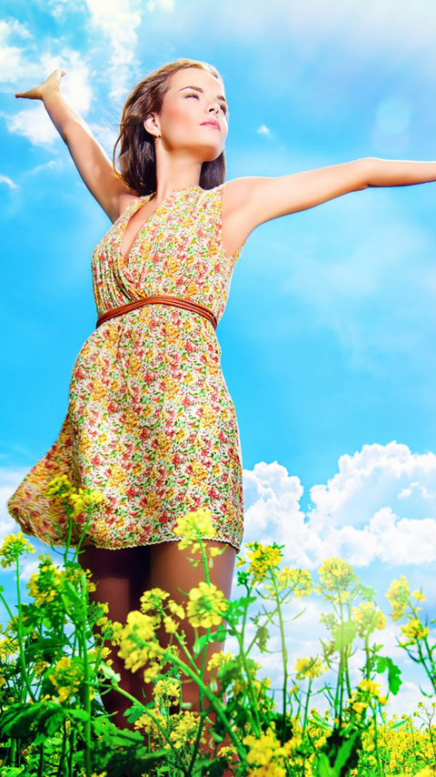 一脸娇俏清纯而又明媚的美女