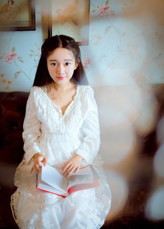 清纯美女书屋时光高清唯美大图