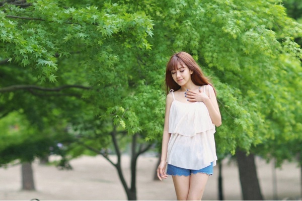 漂亮MM林间清新自然随拍图集