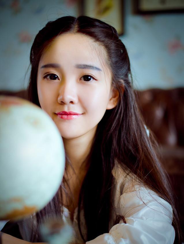 清纯美女书屋时光高清唯美大图