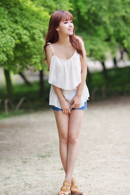 漂亮MM林间清新自然随拍图集