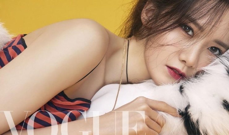 林允儿登台版杂志封面 成熟风情