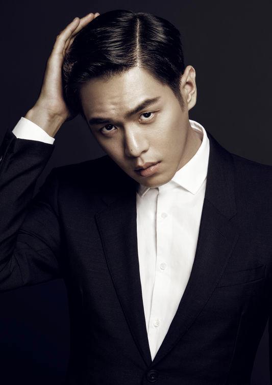 张若昀早秋写真成穿衣范本