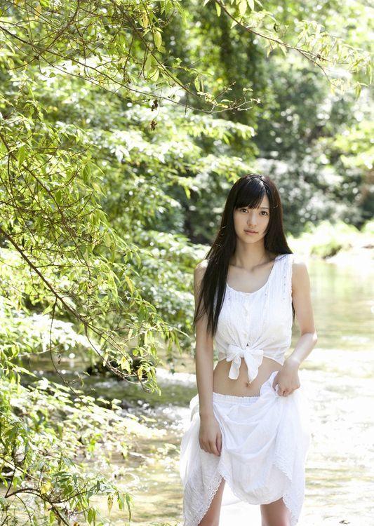 逢泽莉娜演绎阳光、海滩、王道美少女