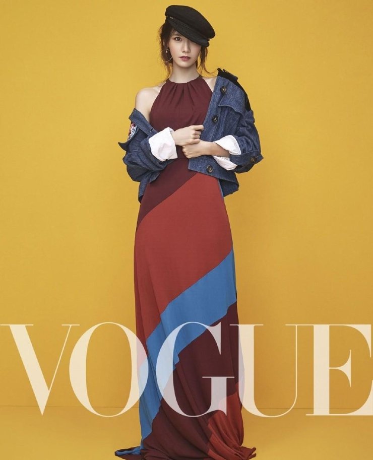 林允儿登台版杂志封面 成熟风情