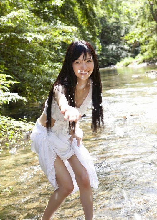 逢泽莉娜演绎阳光、海滩、王道美少女