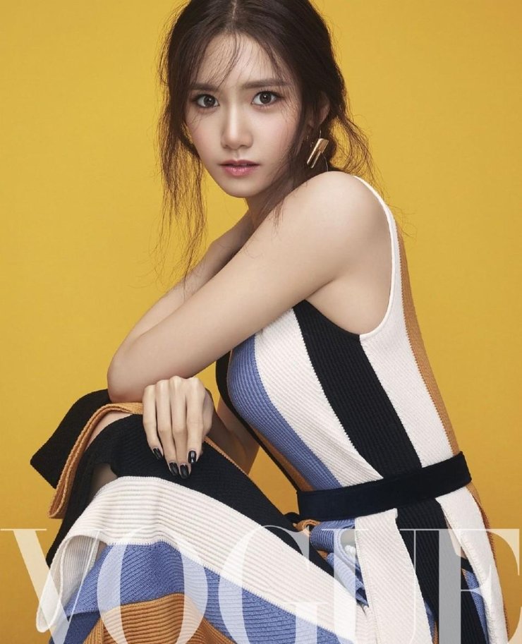 林允儿登台版杂志封面 成熟风情