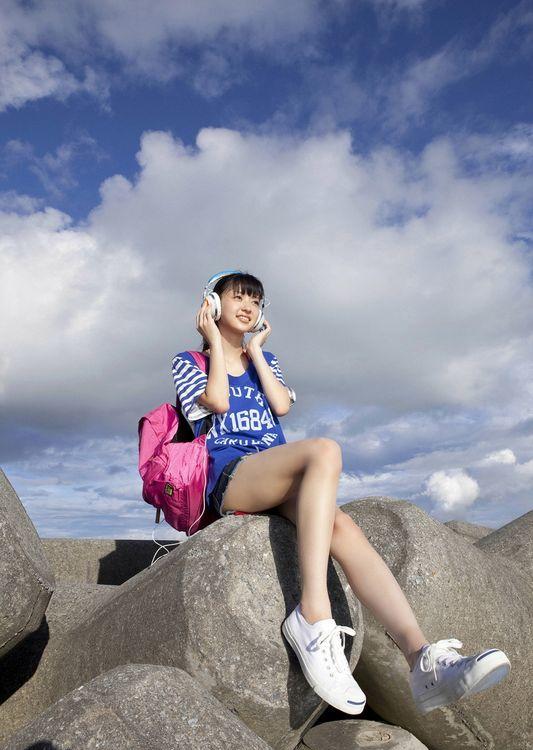 逢泽莉娜演绎阳光、海滩、王道美少女